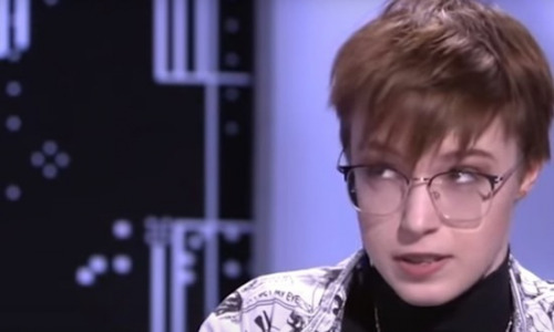 «Мама любила Земфиру и бить меня под ее песни»: Дочь Ефремова рассказала о семье