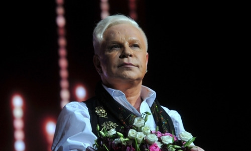 "Моисеева лишили дома и денег!": продюсер рассказал, кто издевается над больным певцом