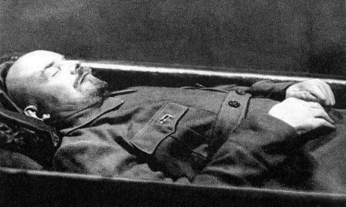 Почему Ленина нельзя выносить из мавзолея: самые страшные предсказания