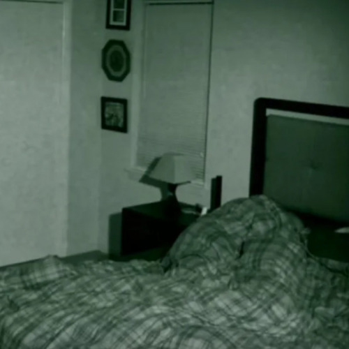 Установил скрытую камеру в комнате сестры. Скрывают камеру в спальне мамы