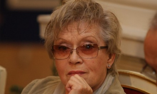 Алиса Фрейндлих попала в реанимацию с обширным поражением легких