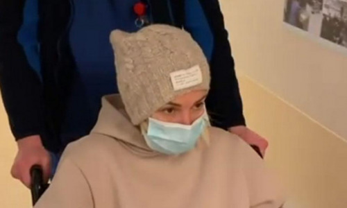 Лера Кудрявцева оказалась в инвалидном кресле: звезда получила тяжелый перелом