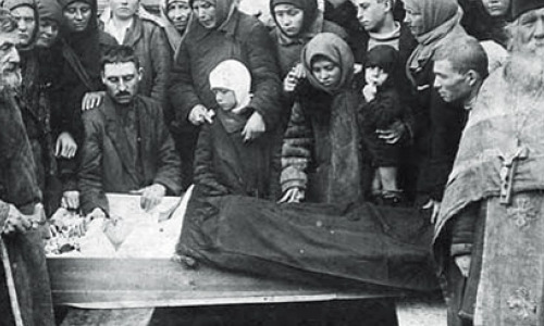 Алкоголь на поминках: почему на самом деле это запрещено