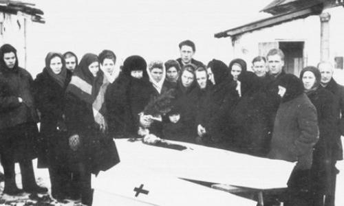Зачем в СССР люди фотографировались с покойниками