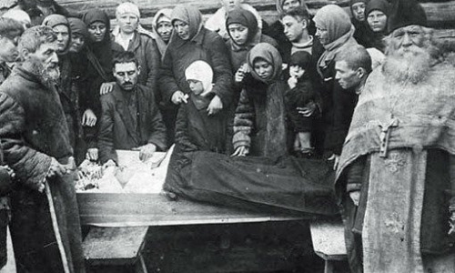 Порядок прощания с покойным у русских: кто из родных прощается первым